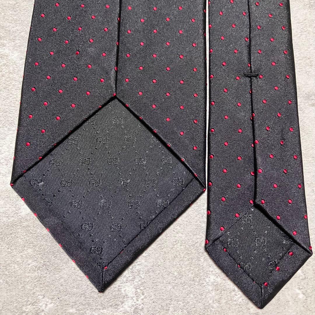 未使用に近い　GUCCI ネクタイ　シルク　ドット　水玉柄　ブラック × レッド