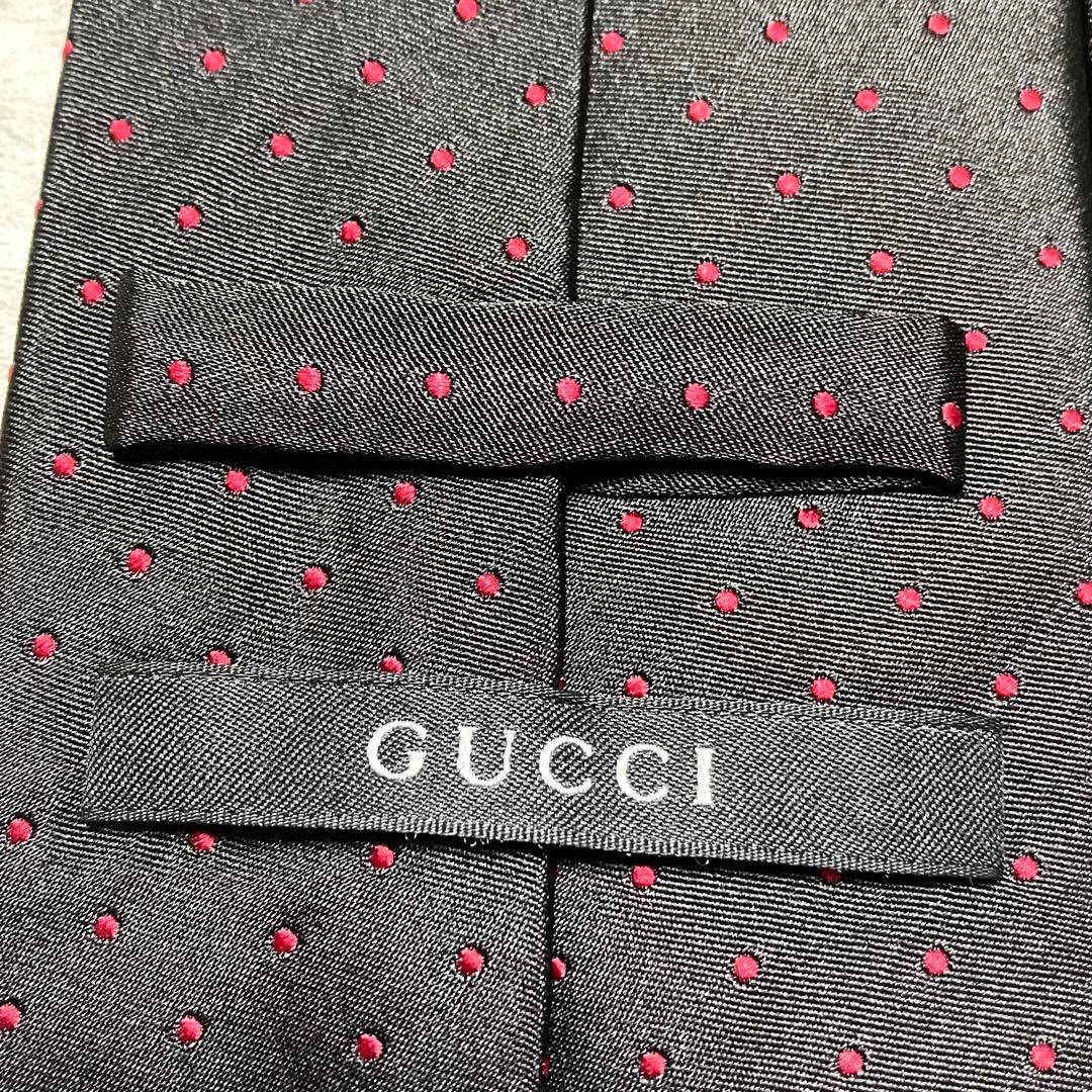未使用に近い　GUCCI ネクタイ　シルク　ドット　水玉柄　ブラック × レッド