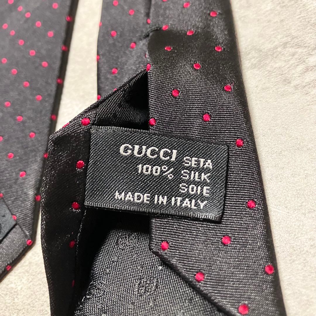 未使用に近い　GUCCI ネクタイ　シルク　ドット　水玉柄　ブラック × レッド