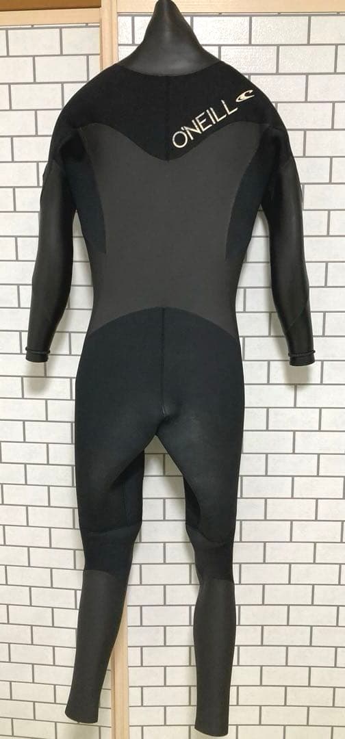 [シーズン最終価格] O'Neill セミドライウェットスーツ