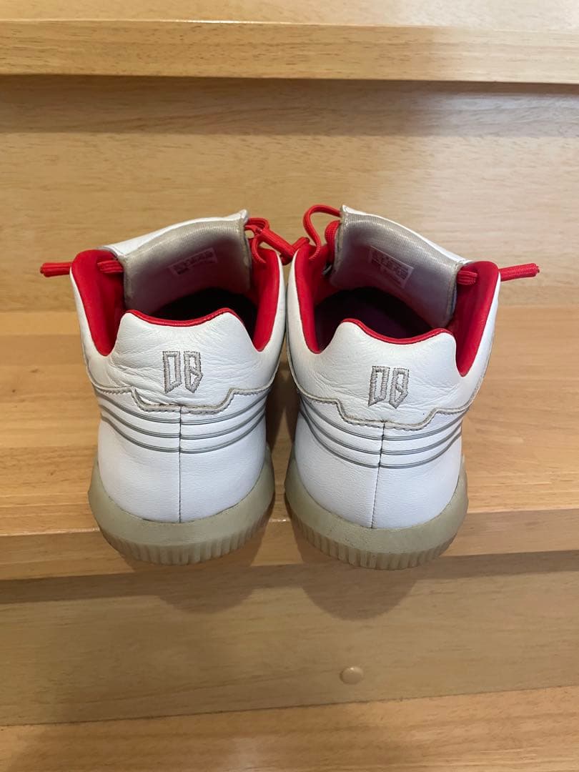 プレデタープレシジョン　adidas サッカーシューズ ホワイト/レッド