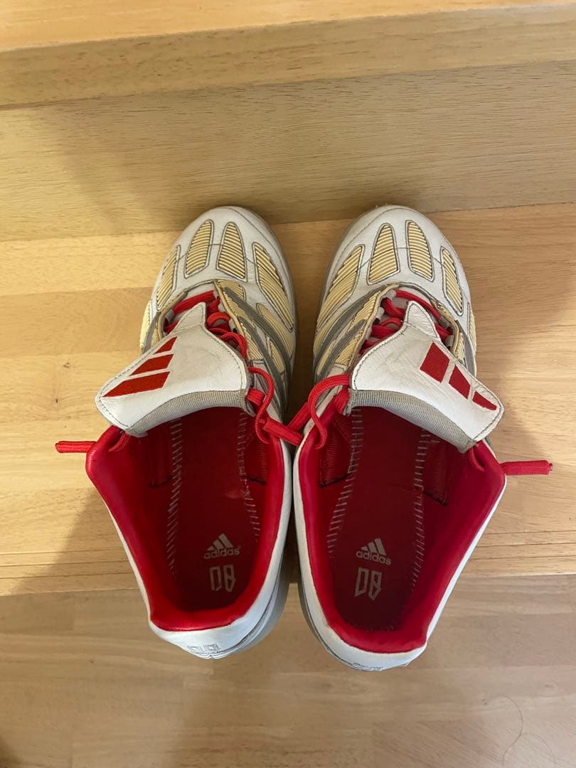プレデタープレシジョン　adidas サッカーシューズ ホワイト/レッド