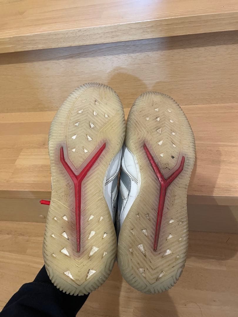 プレデタープレシジョン　adidas サッカーシューズ ホワイト/レッド