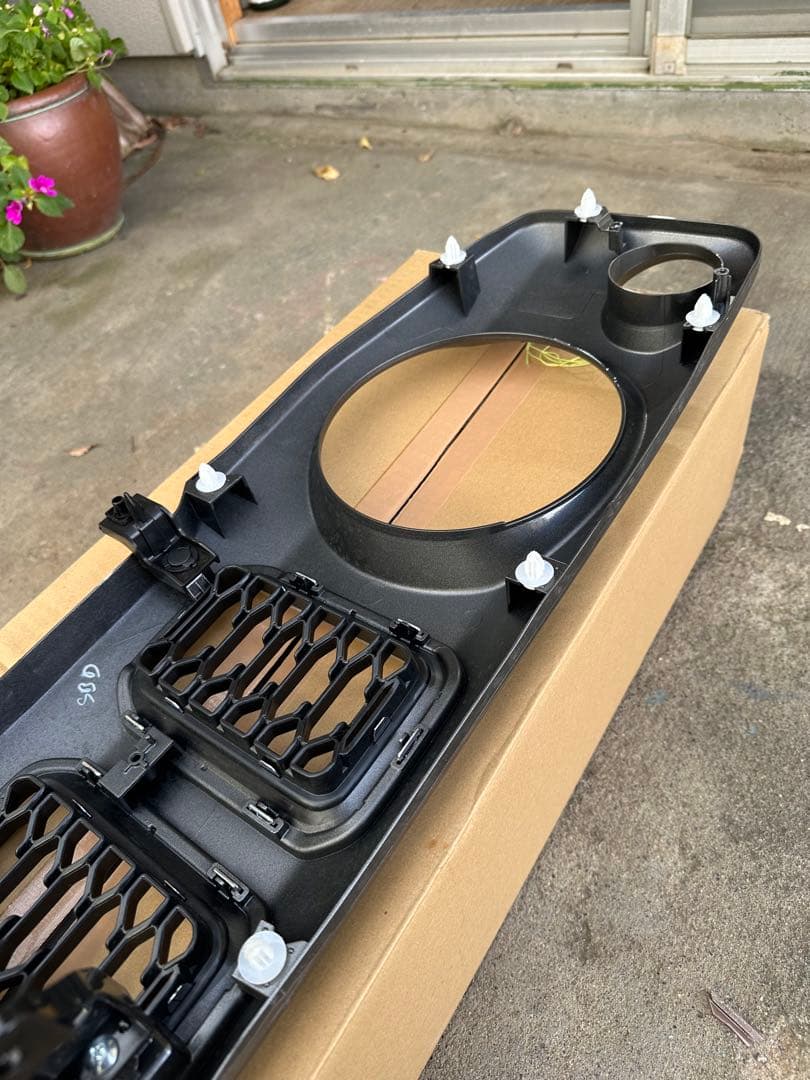 マ*杜様 新車外し　ジムニーノマド　純正フロントグリル