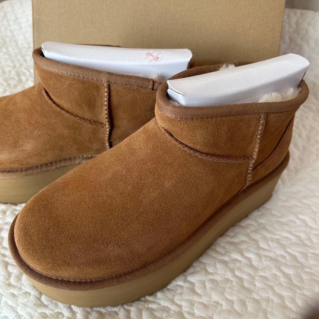 大人気！【新品】24cm UGG 厚底ムートンブーツ　クラシック ウルトラ ミニ