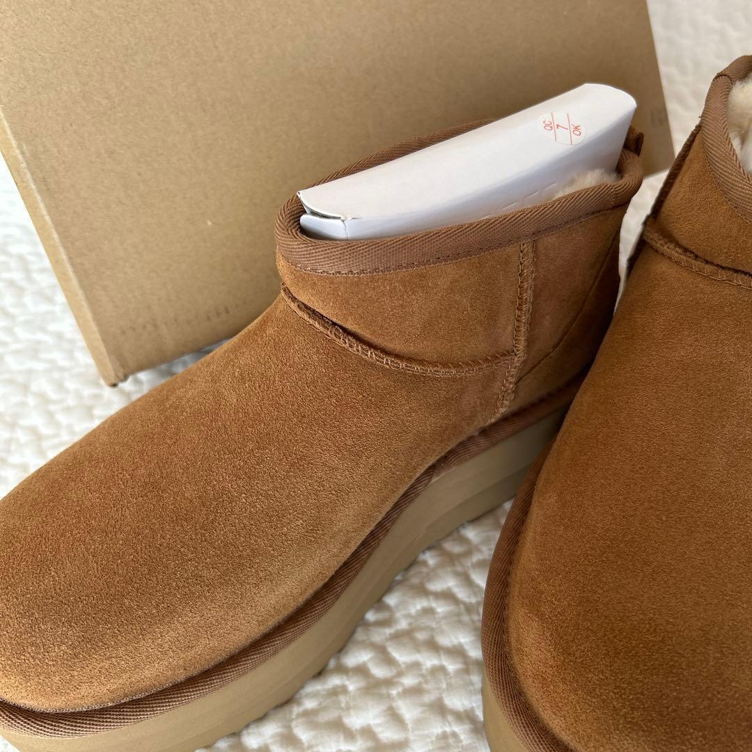 大人気！【新品】24cm UGG 厚底ムートンブーツ　クラシック ウルトラ ミニ
