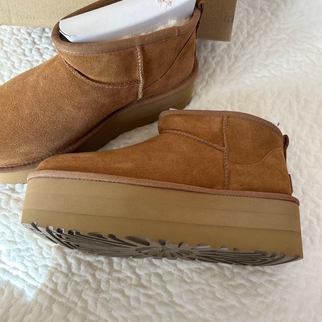 大人気！【新品】24cm UGG 厚底ムートンブーツ　クラシック ウルトラ ミニ