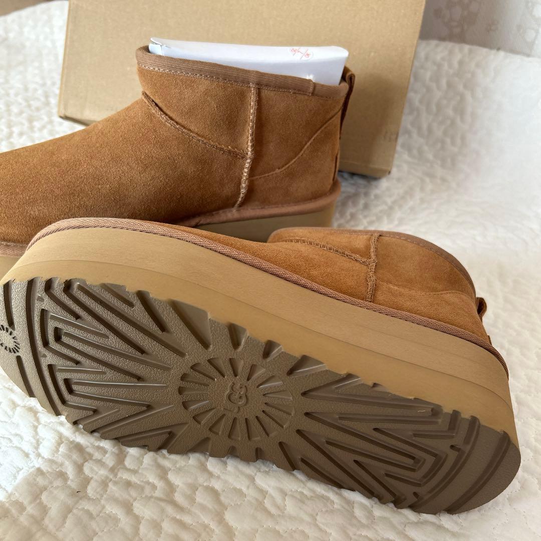大人気！【新品】24cm UGG 厚底ムートンブーツ　クラシック ウルトラ ミニ