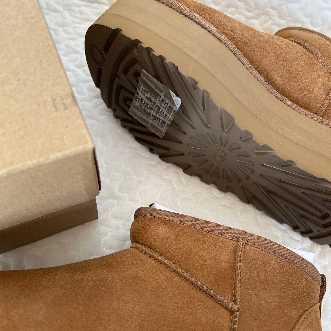 大人気！【新品】24cm UGG 厚底ムートンブーツ　クラシック ウルトラ ミニ