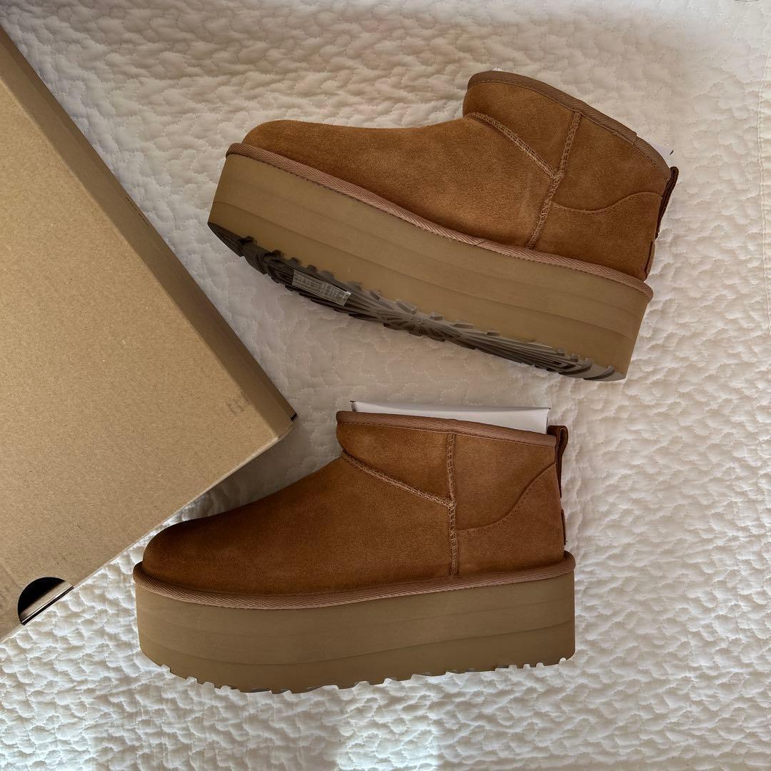 大人気！【新品】24cm UGG 厚底ムートンブーツ　クラシック ウルトラ ミニ