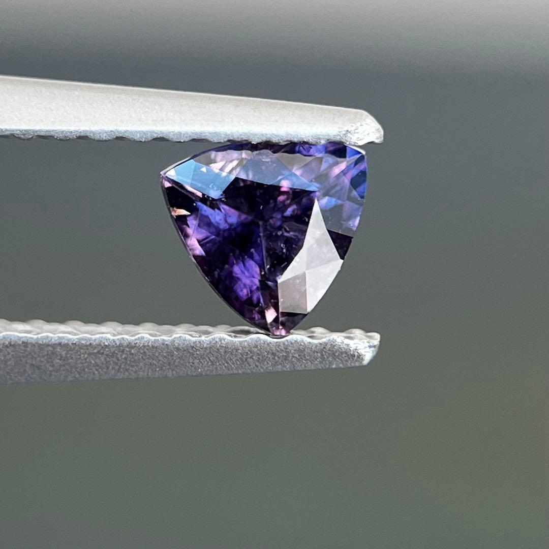 スリランカ産非加熱天然バイオレットサファイアルース