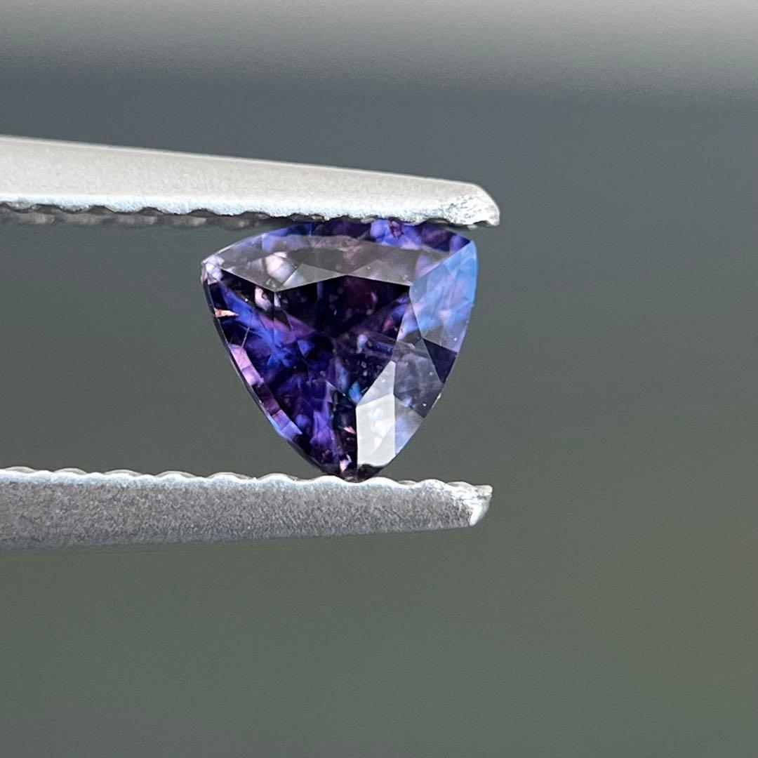 スリランカ産非加熱天然バイオレットサファイアルース