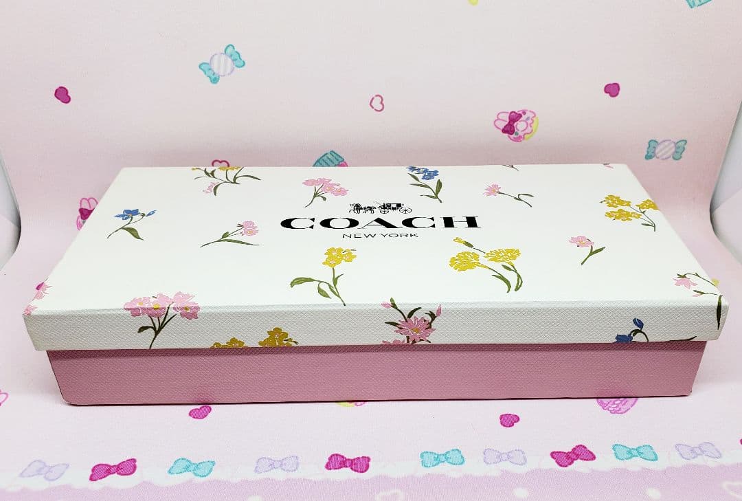 ちゃま✧*。♡COACH♡チャーム付き長財布♡花柄ピンク♡コーチ