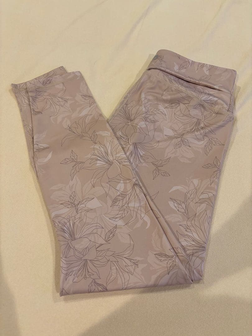 8/15限定値下げ！SUKALA ペイントロングブラトップ＆レギンス　Lサイズ