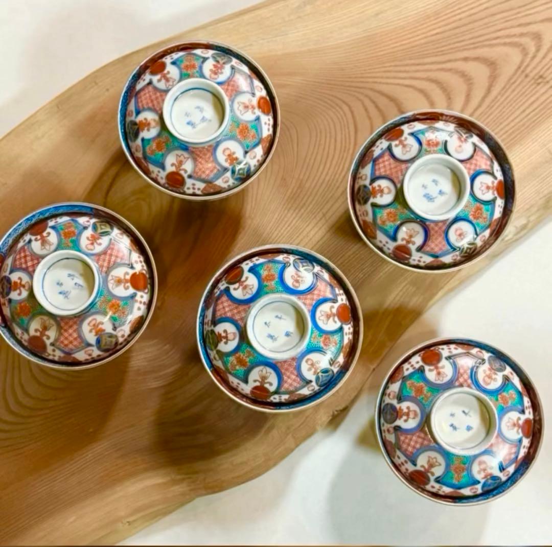 骨董品　古伊万里の染錦 瓔珞（ようらく）剣先文 蓋付き茶碗 2客　赤玉　お正月