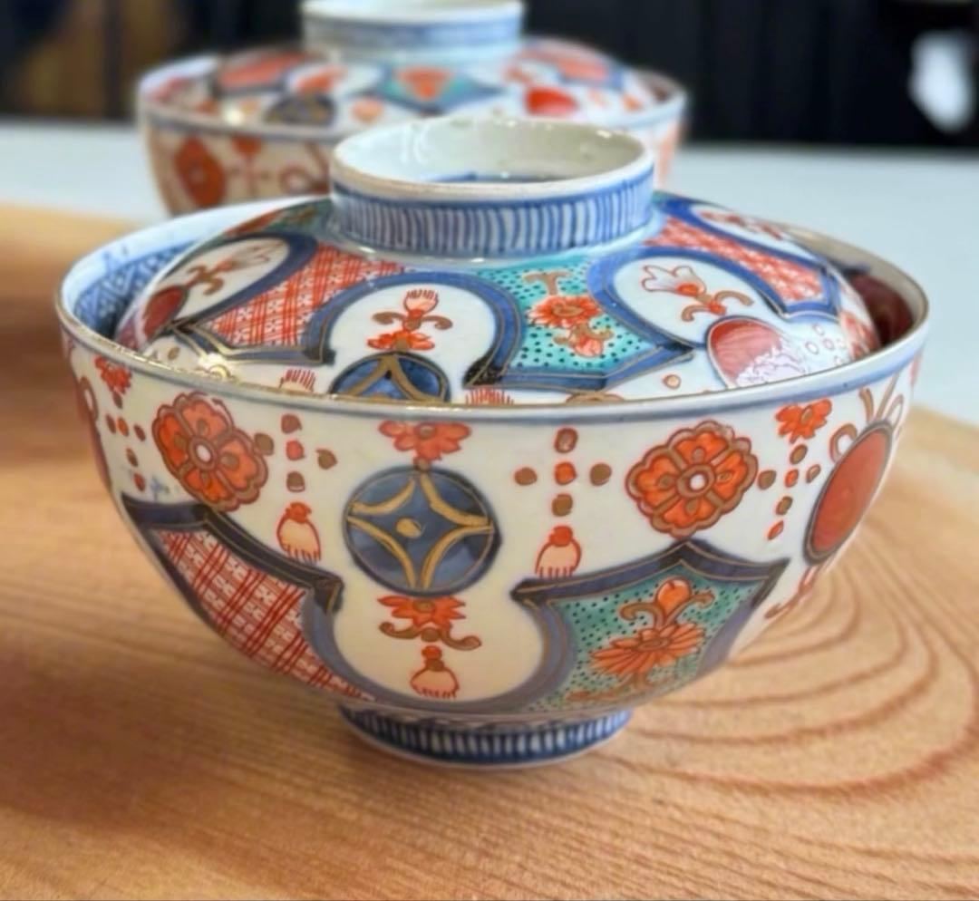 骨董品　古伊万里の染錦 瓔珞（ようらく）剣先文 蓋付き茶碗 2客　赤玉　お正月