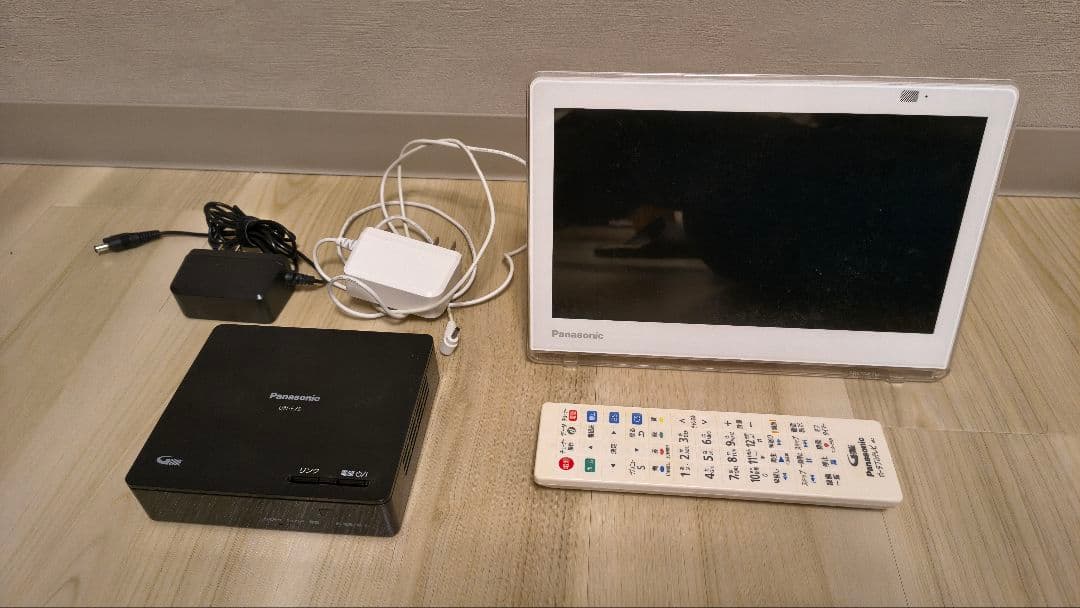 Panasonic 10V型 ポータブルテレビ 防水UN-10E7-W
