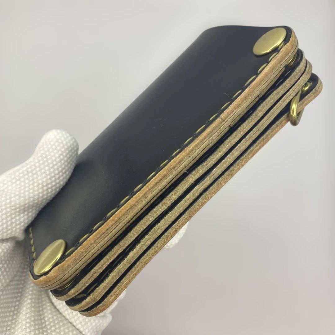 人気！折らずにお札が入る無骨なミドルトラッカーウォレット