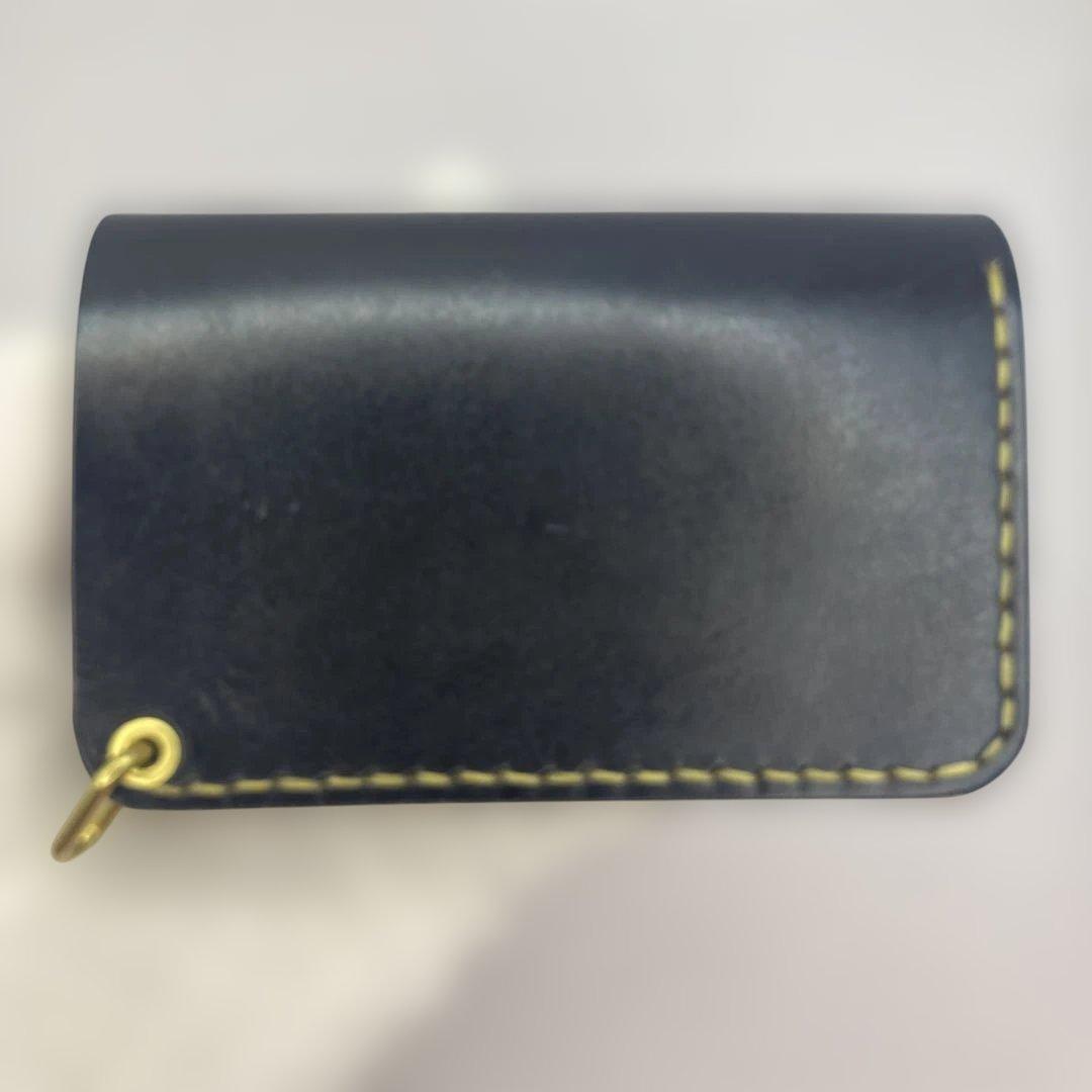 人気！折らずにお札が入る無骨なミドルトラッカーウォレット