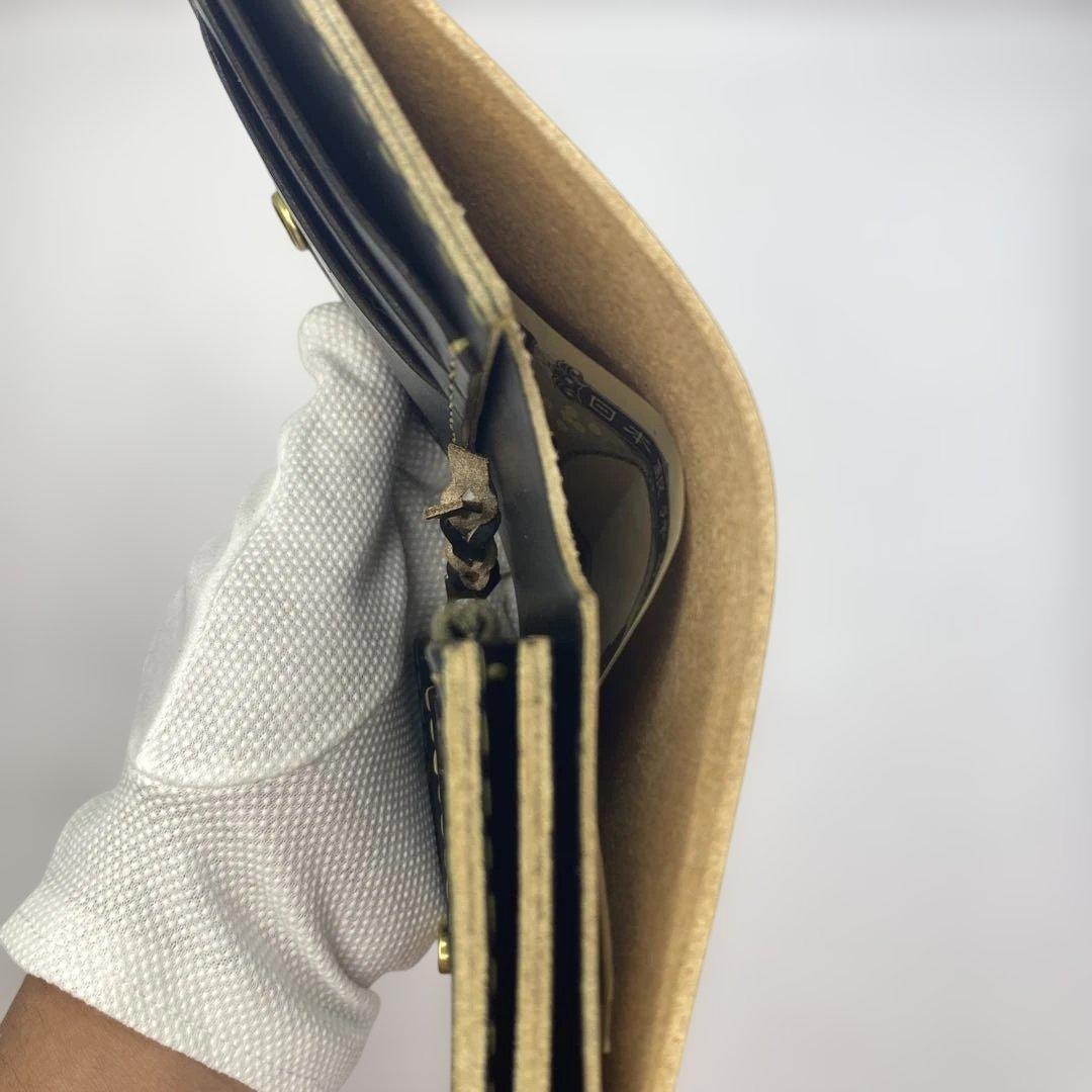 人気！折らずにお札が入る無骨なミドルトラッカーウォレット