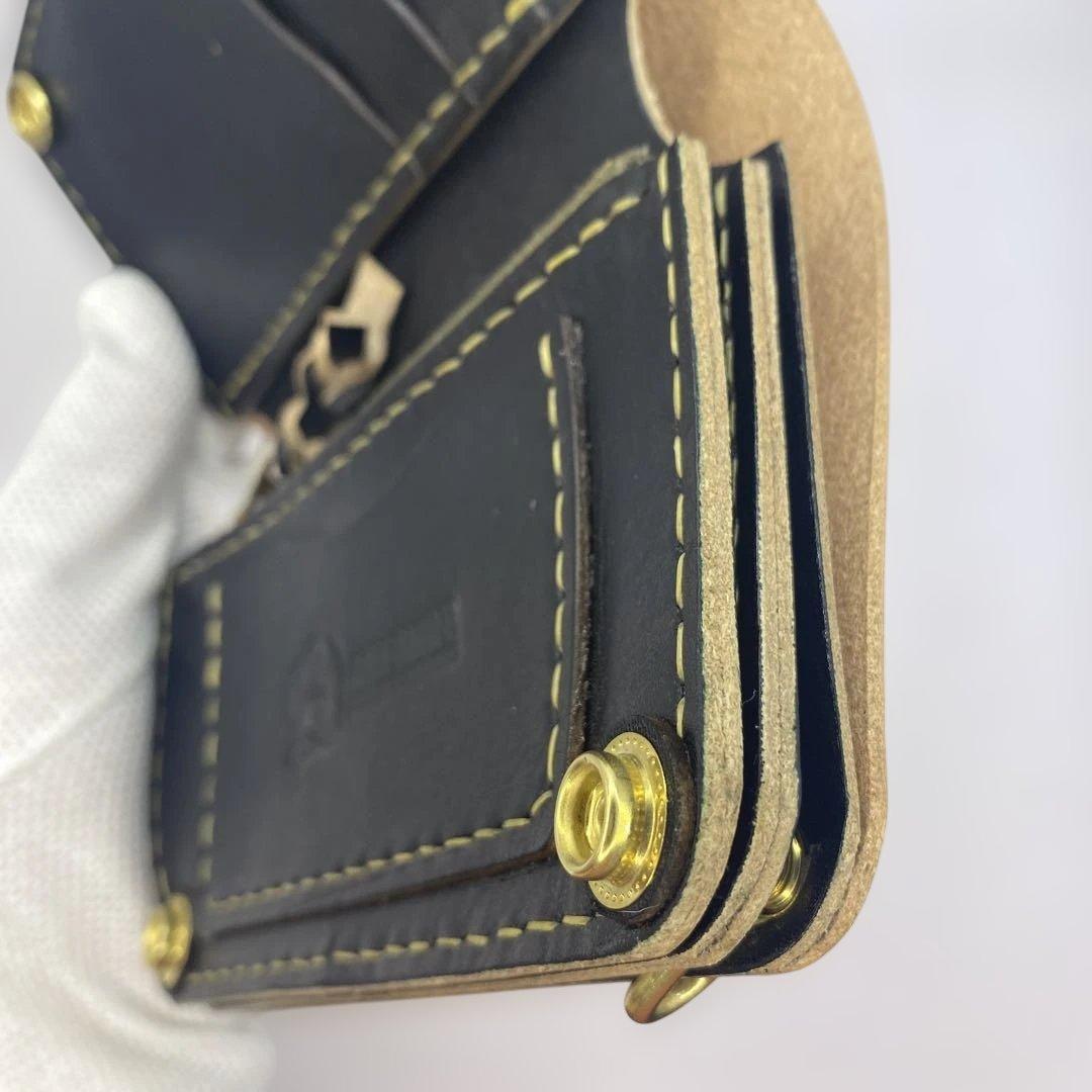 人気！折らずにお札が入る無骨なミドルトラッカーウォレット