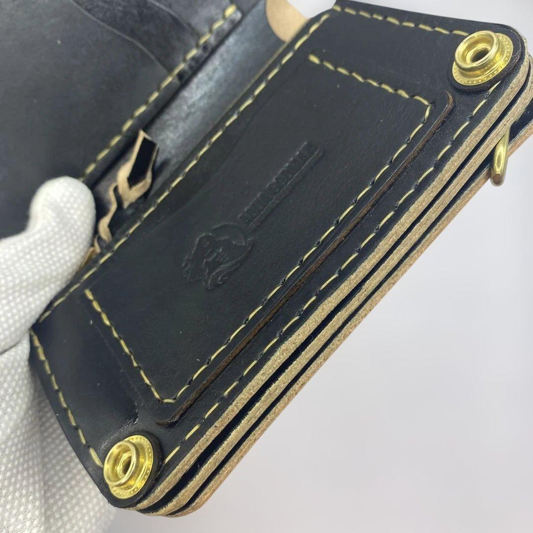 人気！折らずにお札が入る無骨なミドルトラッカーウォレット