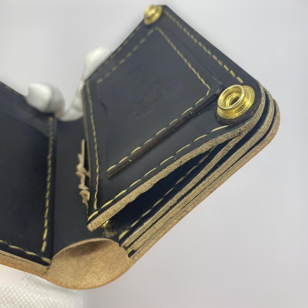 人気！折らずにお札が入る無骨なミドルトラッカーウォレット