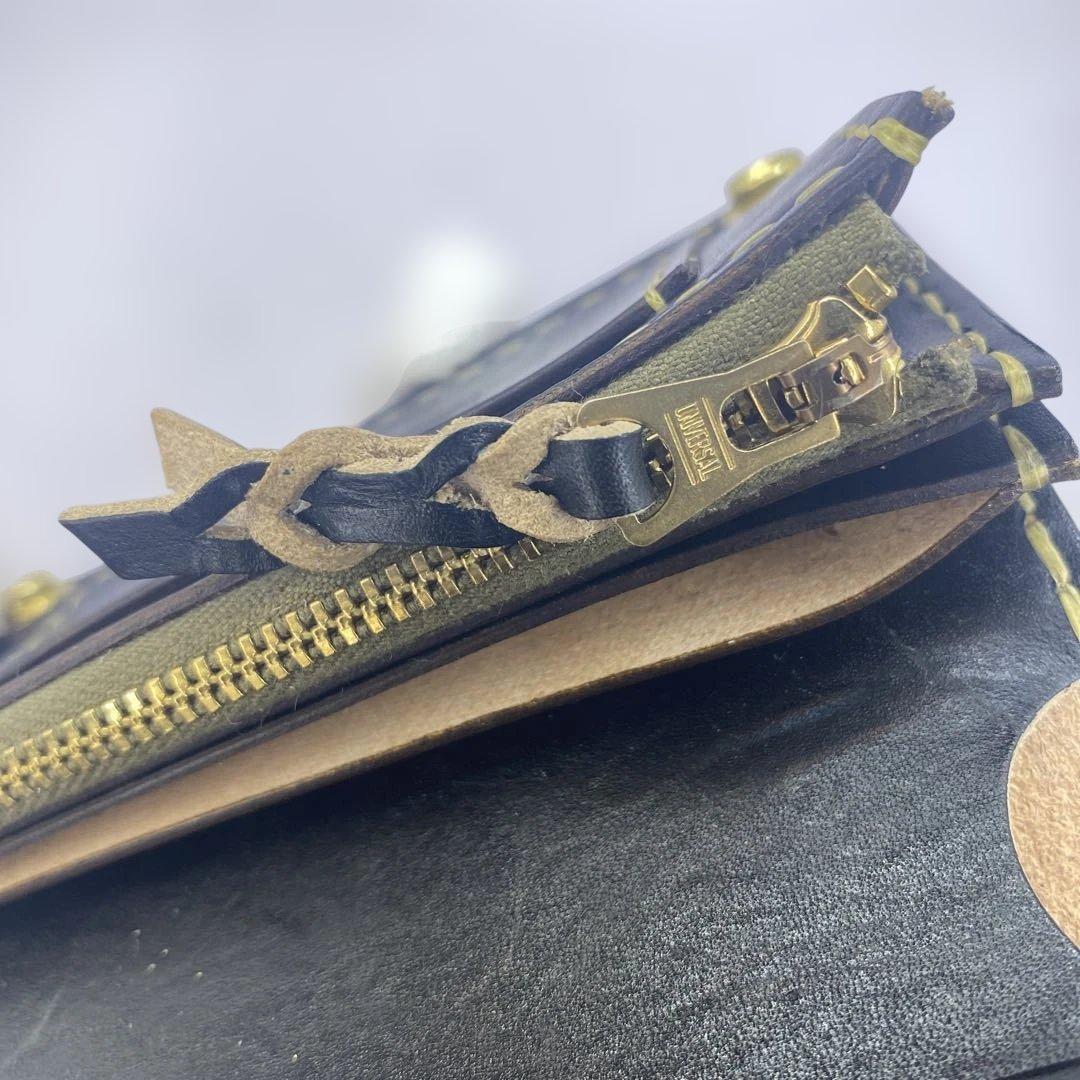 人気！折らずにお札が入る無骨なミドルトラッカーウォレット