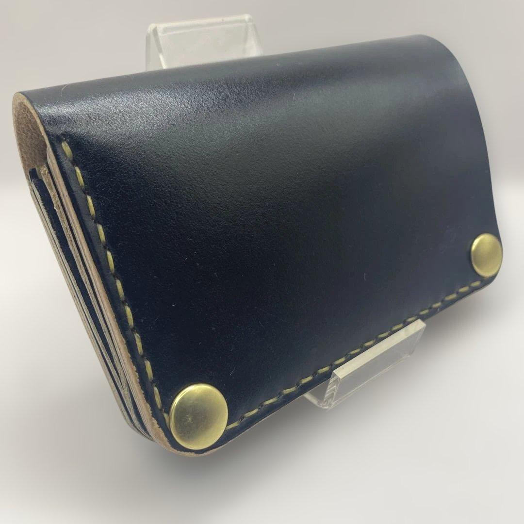 人気！折らずにお札が入る無骨なミドルトラッカーウォレット