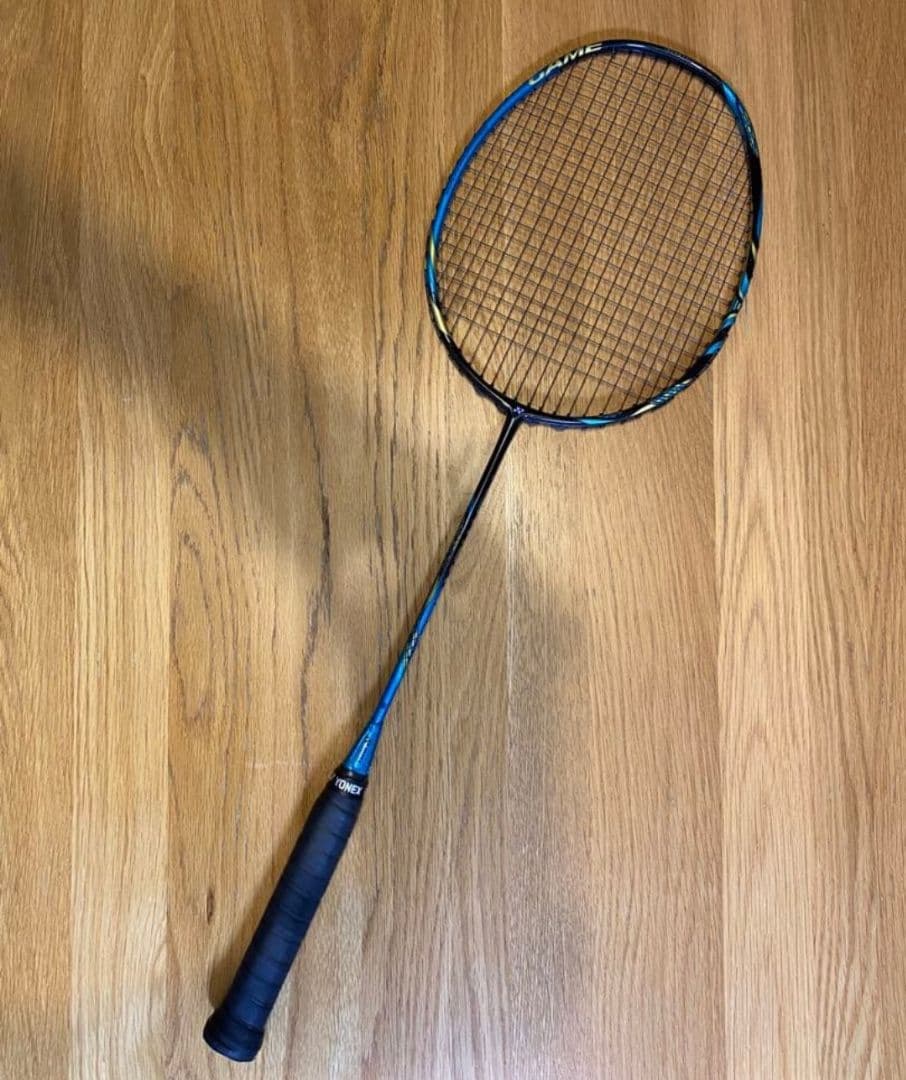 YONEX バドミントンラケット 青黒デザイン軽量