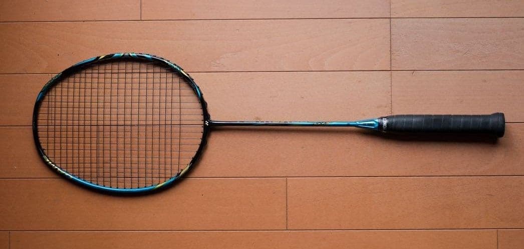 YONEX バドミントンラケット 青黒デザイン軽量