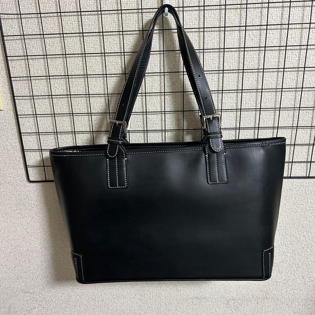 Burberryブラックレザービジネスバッグ