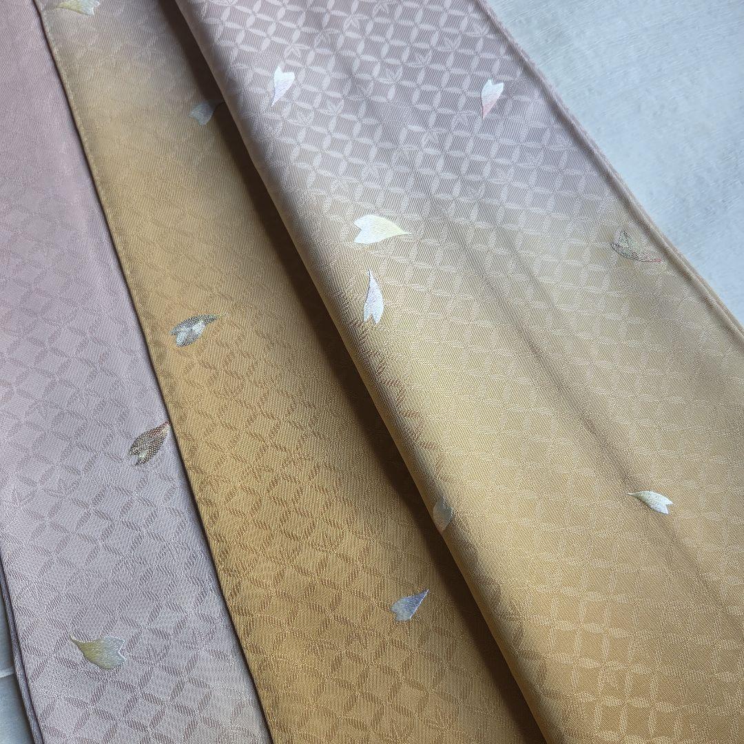 逸品を纏う　桜の刺繍　山口美術織物の付下げ