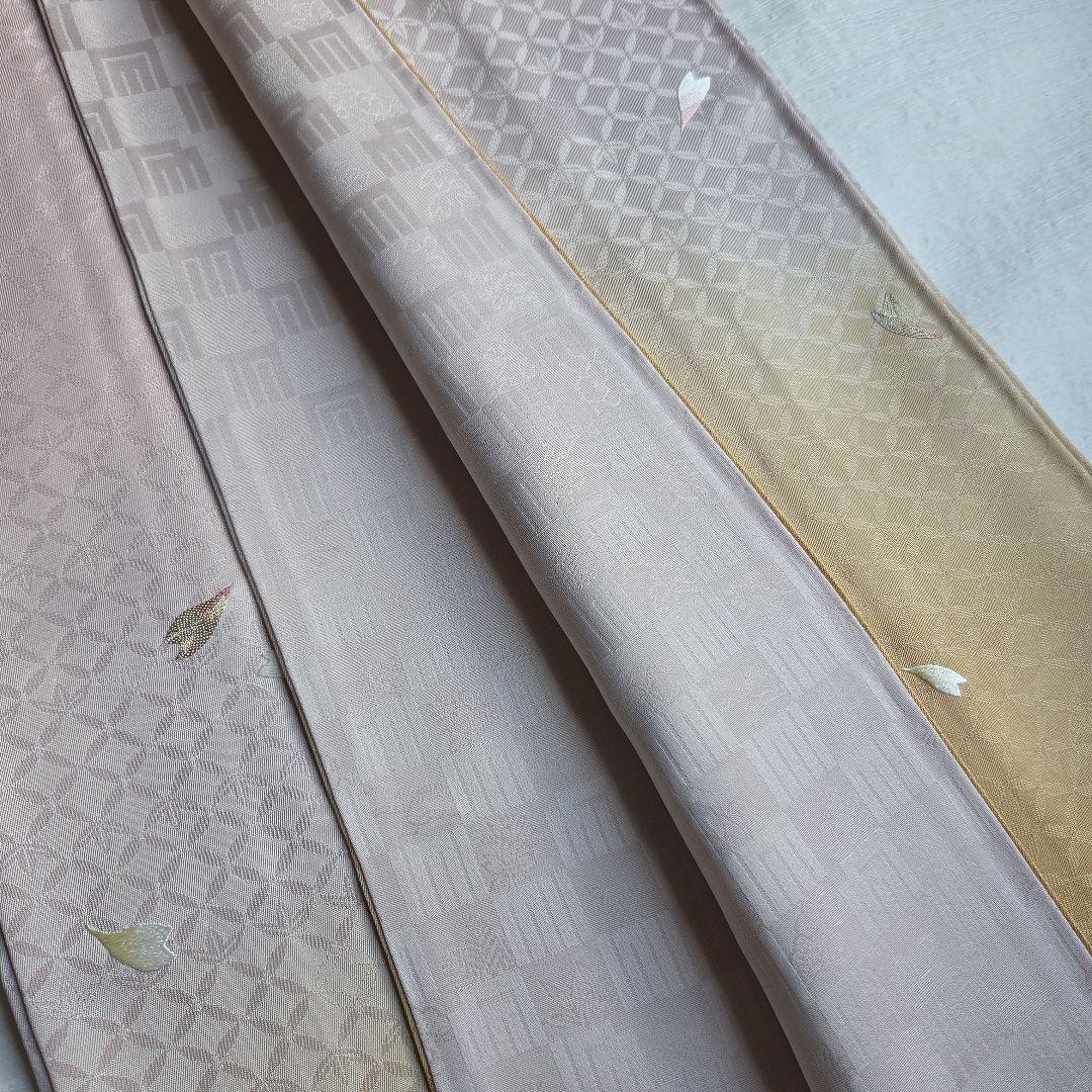 逸品を纏う　桜の刺繍　山口美術織物の付下げ