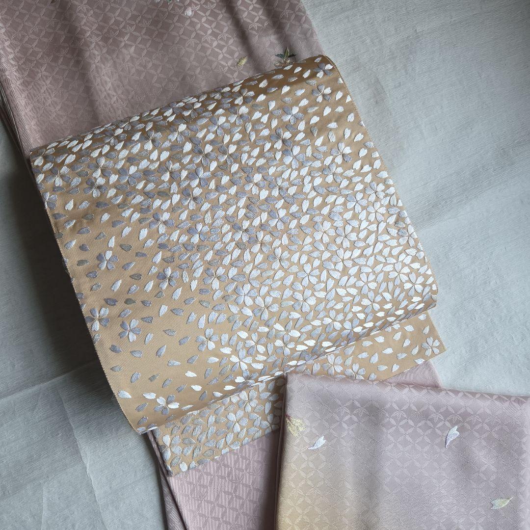逸品を纏う　桜の刺繍　山口美術織物の付下げ