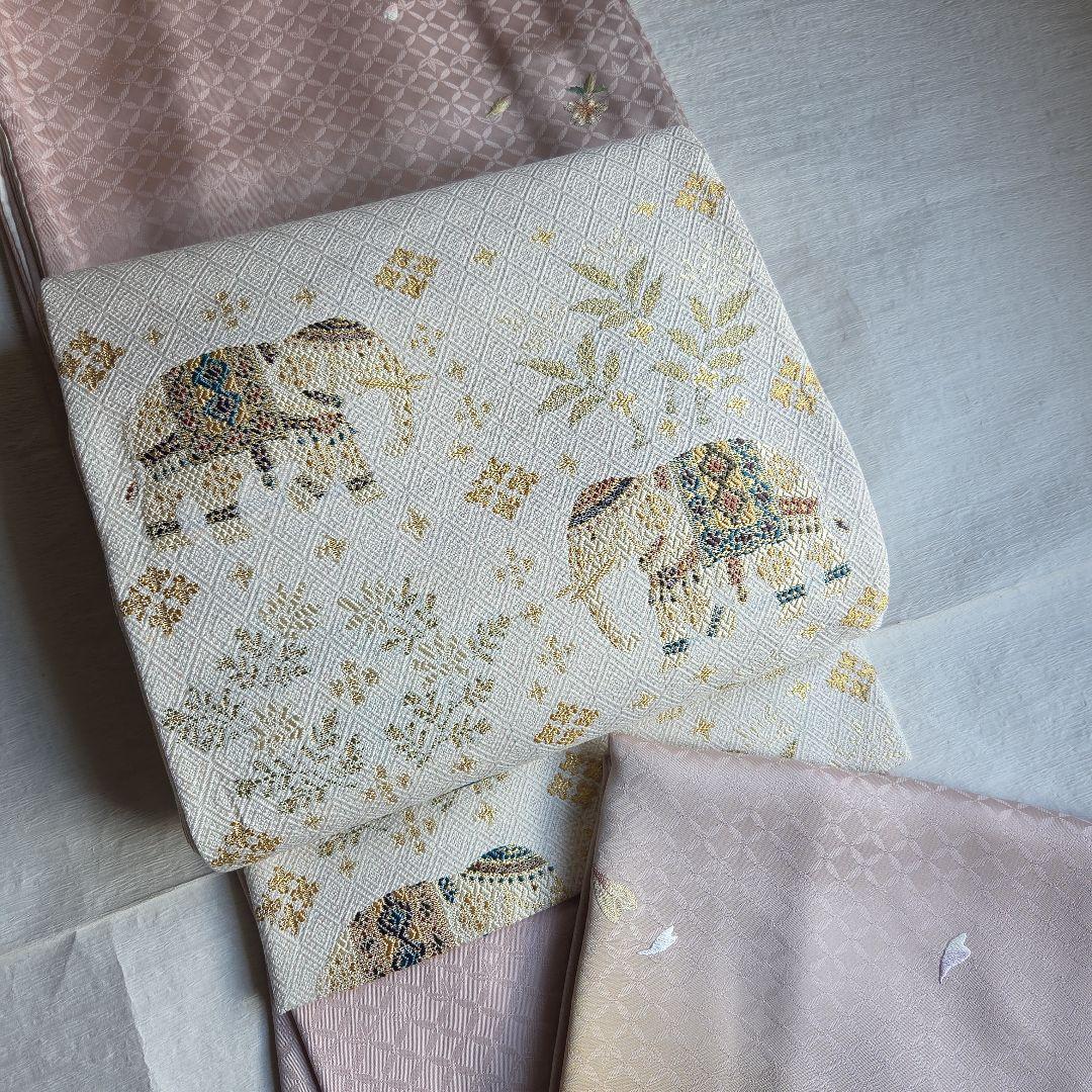 逸品を纏う　桜の刺繍　山口美術織物の付下げ