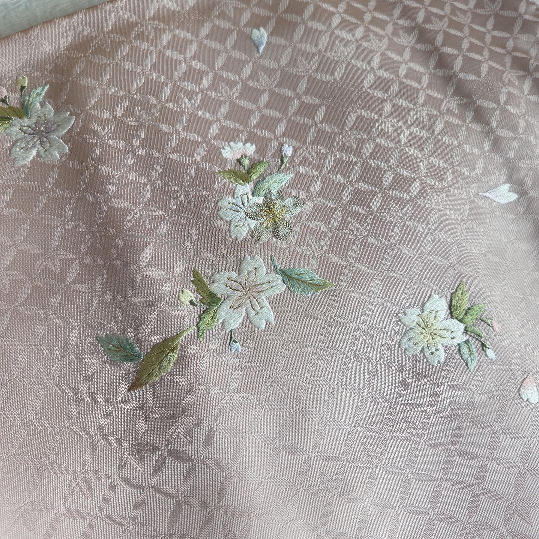 逸品を纏う　桜の刺繍　山口美術織物の付下げ