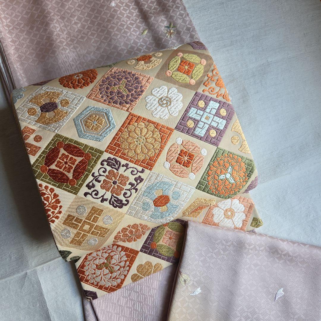 逸品を纏う　桜の刺繍　山口美術織物の付下げ