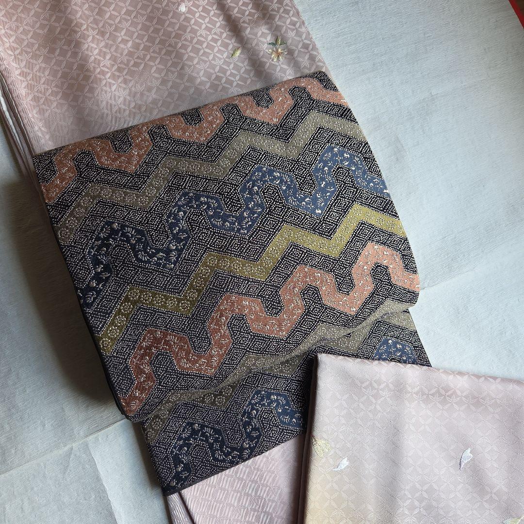 逸品を纏う　桜の刺繍　山口美術織物の付下げ