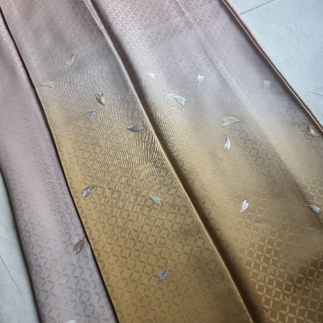 逸品を纏う　桜の刺繍　山口美術織物の付下げ