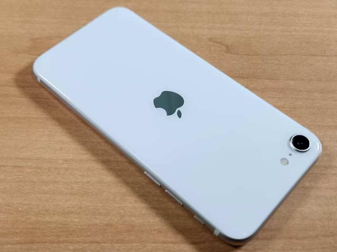 020900A iPhone SE A2782 第3世代 64GB