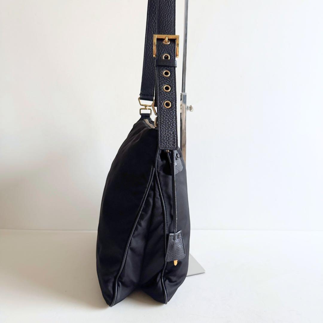 希少 PRADA プラダ ショルダーバッグ 三角ロゴ 白タグ 黒 金ロゴ 正規