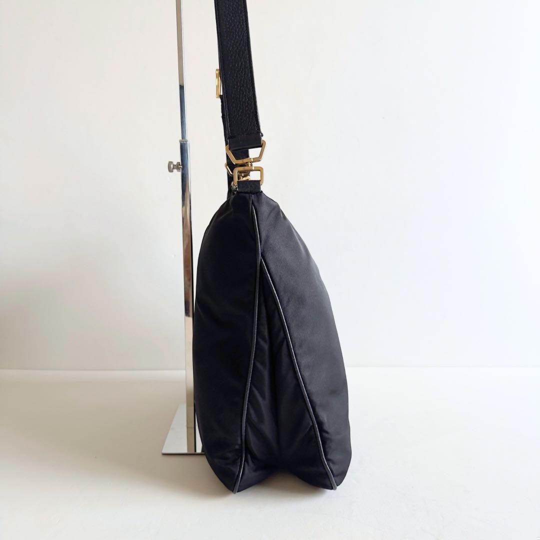 希少 PRADA プラダ ショルダーバッグ 三角ロゴ 白タグ 黒 金ロゴ 正規