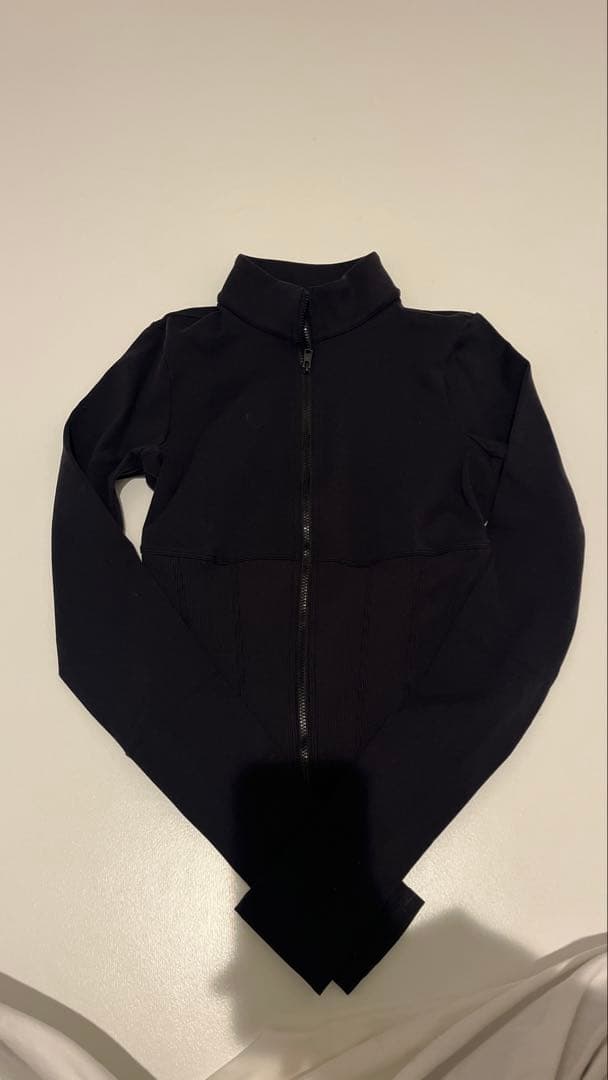 alo ブラック タイトフィットジャージ