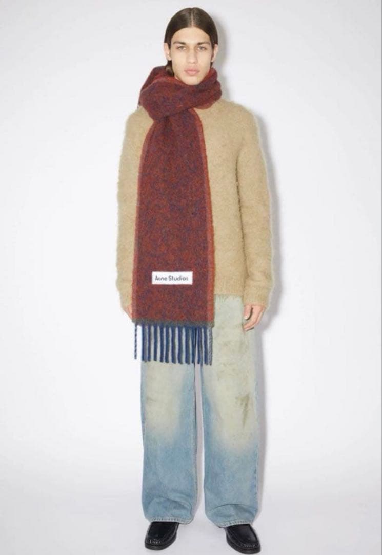 Acne studious 赤　マフラー