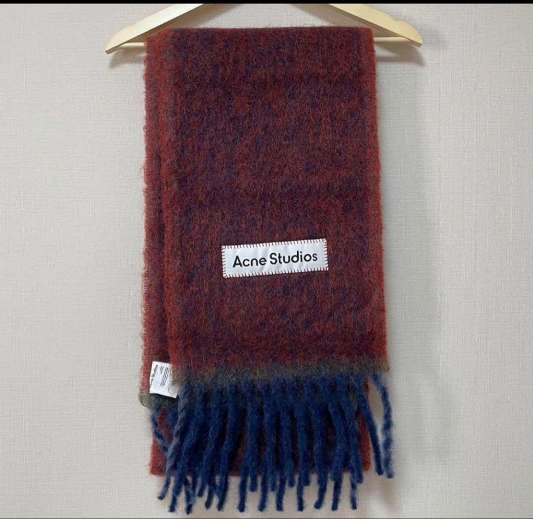 Acne studious 赤　マフラー
