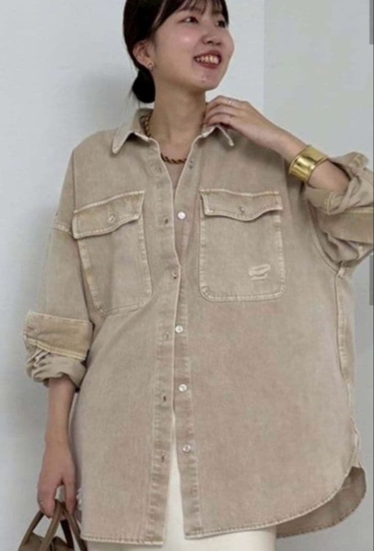 【Loungedress】ダメージデニムシャツ　ベージュ Fサイズ