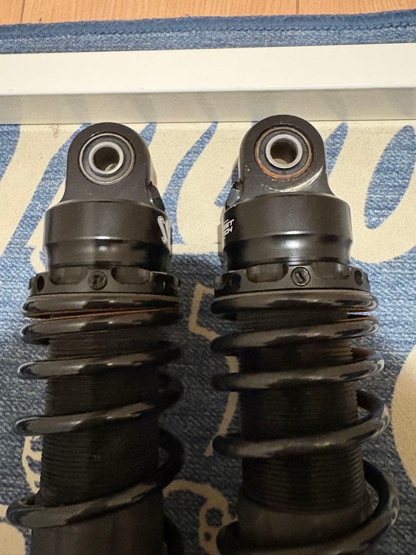 シグナスグリファス　サベージブル　リアサス　320mm