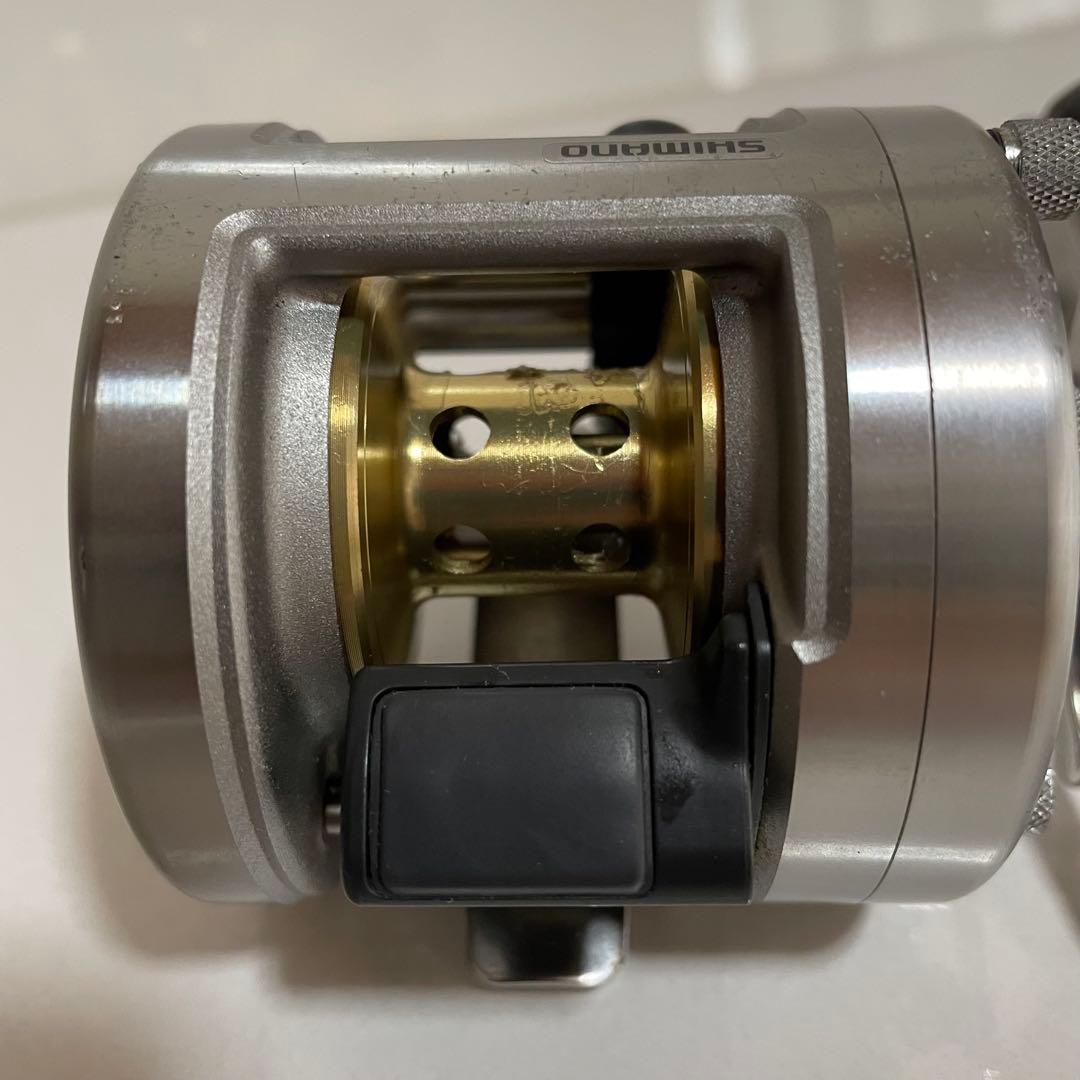 SHIMANO CALCUTTA 両軸リール 右巻き　シマノ　カルカッタ200