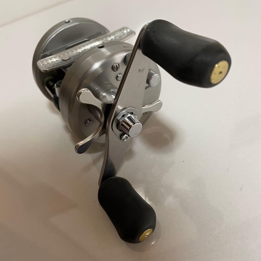 SHIMANO CALCUTTA 両軸リール 右巻き　シマノ　カルカッタ200